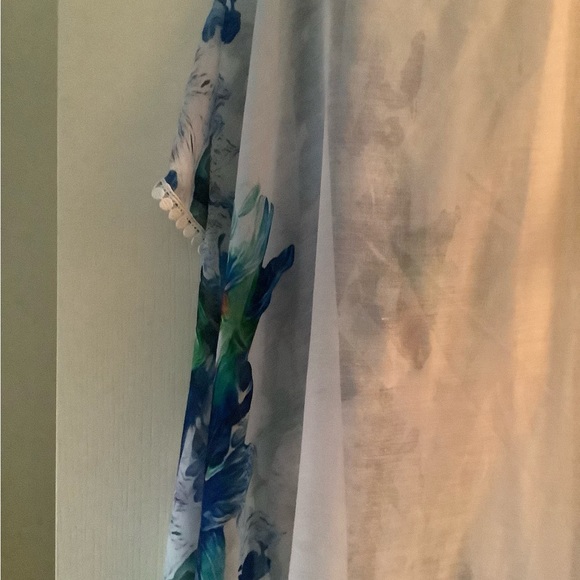 Coverup light weight sheer white w flowers 🌺 size OS lined with dots ope - Picture 11 of 16